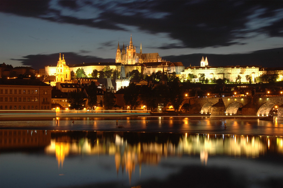 Praga de noche