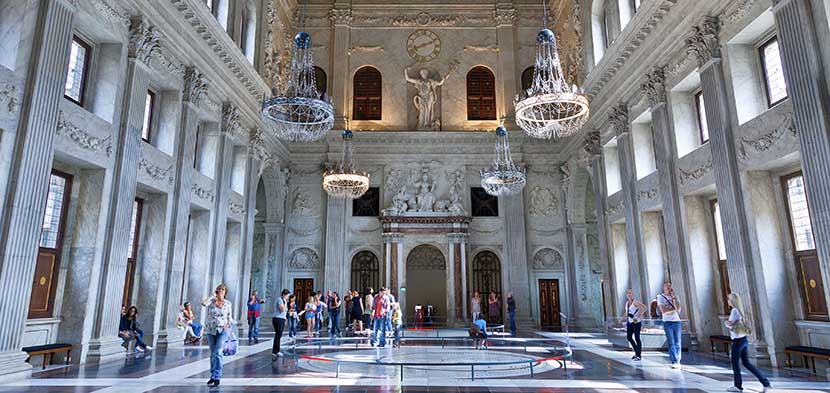 Interior del palacio real en amsterdam